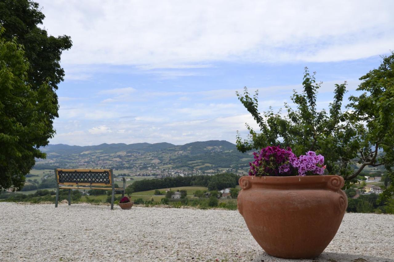 Casale Rancaglia Villa กุบบีโอ ภายนอก รูปภาพ