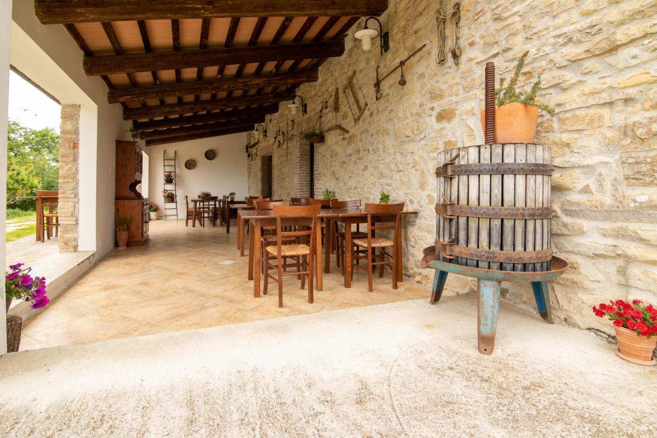 Casale Rancaglia Villa กุบบีโอ ภายนอก รูปภาพ